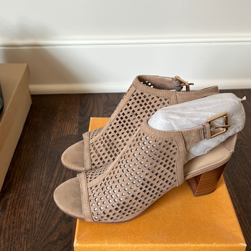 Unisa natural color heeled open toe shoes. Maybe worn once. Size 7.